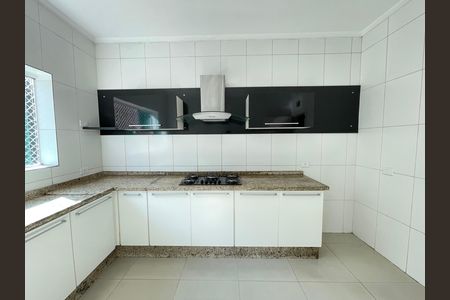 Casa para alugar com 200m², 3 quartos e 4 vagas Casa para alugar com 200m², 3 quartos e 4 vagasCozinha