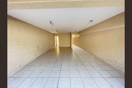 Casa para alugar com 200m², 3 quartos e 4 vagas Casa para alugar com 200m², 3 quartos e 4 vagasGaragem