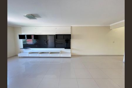 Sala de casa para alugar com 3 quartos, 200m² em Jardim das Vertentes, São Paulo