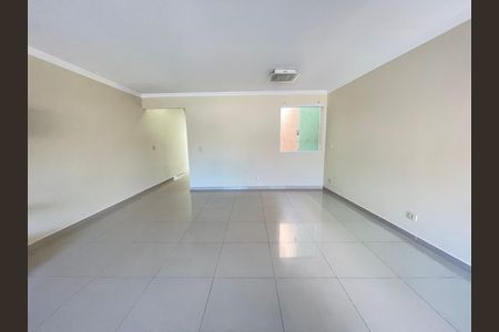 Casa para alugar com 200m², 3 quartos e 4 vagas Casa para alugar com 200m², 3 quartos e 4 vagasSala