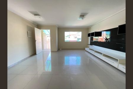 Casa para alugar com 200m², 3 quartos e 4 vagas Casa para alugar com 200m², 3 quartos e 4 vagasSala