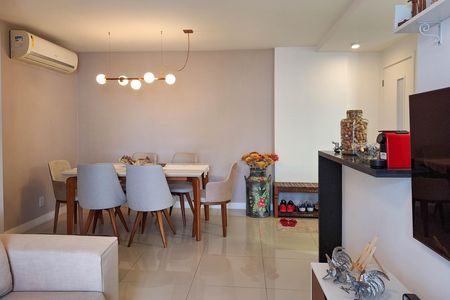 Apartamento à venda com 119m², 3 quartos e 2 vagas Apartamento à venda com 119m², 3 quartos e 2 vagasSala