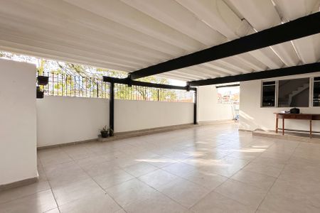 Casa para alugar com 230m², 2 quartos e 4 vagas Casa para alugar com 230m², 2 quartos e 4 vagasGaragem