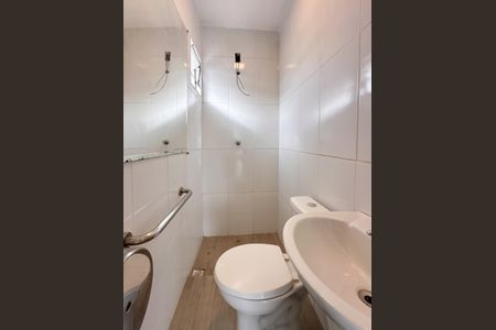 Casa para alugar com 230m², 2 quartos e 4 vagas Casa para alugar com 230m², 2 quartos e 4 vagasBanheiro de serviço