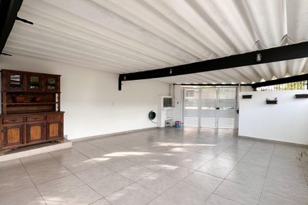 Casa para alugar com 230m², 2 quartos e 4 vagas Casa para alugar com 230m², 2 quartos e 4 vagasGaragem