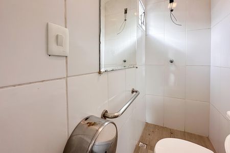 Casa para alugar com 230m², 2 quartos e 4 vagas Casa para alugar com 230m², 2 quartos e 4 vagasBanheiro de serviço