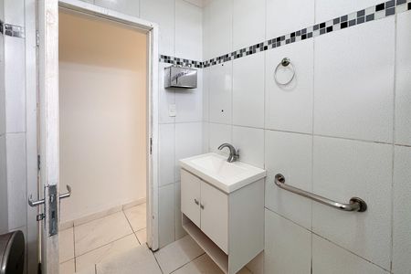 Casa para alugar com 230m², 2 quartos e 4 vagas Casa para alugar com 230m², 2 quartos e 4 vagasBanheiro Social