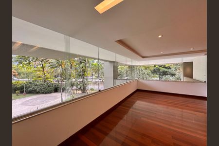 Apartamento para alugar com 260m², 4 quartos e 2 vagas Apartamento para alugar com 260m², 4 quartos e 2 vagasÁrea comum