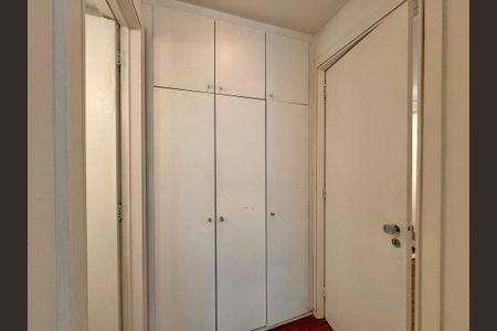 Apartamento para alugar com 260m², 4 quartos e 2 vagas Apartamento para alugar com 260m², 4 quartos e 2 vagasSuíte
