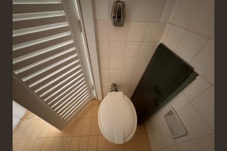 Apartamento para alugar com 260m², 4 quartos e 2 vagas Apartamento para alugar com 260m², 4 quartos e 2 vagasCozinha e Área de Serviço - Banheiro