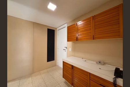 Apartamento para alugar com 260m², 4 quartos e 2 vagas Apartamento para alugar com 260m², 4 quartos e 2 vagasCozinha e Área de Serviço