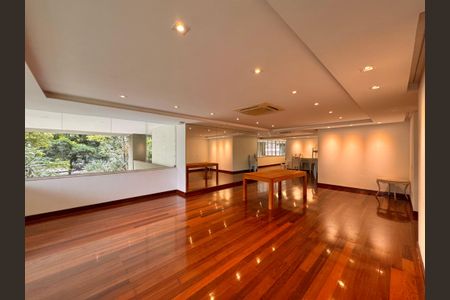 Apartamento para alugar com 260m², 4 quartos e 2 vagas Apartamento para alugar com 260m², 4 quartos e 2 vagasÁrea comum