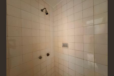 Apartamento para alugar com 260m², 4 quartos e 2 vagas Apartamento para alugar com 260m², 4 quartos e 2 vagasCozinha e Área de Serviço - Banheiro