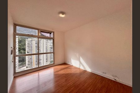 Apartamento para alugar com 260m², 4 quartos e 2 vagas Apartamento para alugar com 260m², 4 quartos e 2 vagasSuíte