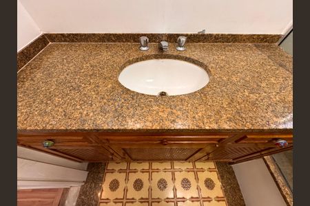 Apartamento para alugar com 260m², 4 quartos e 2 vagas Apartamento para alugar com 260m², 4 quartos e 2 vagasSuíte - Banheiro