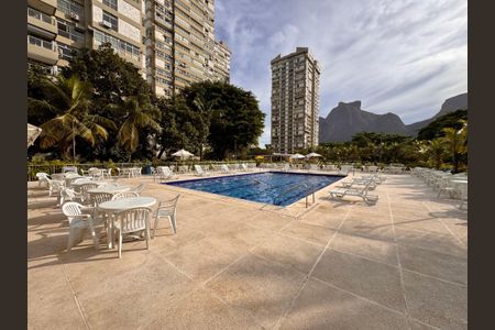 Apartamento para alugar com 260m², 4 quartos e 2 vagas Apartamento para alugar com 260m², 4 quartos e 2 vagasÁrea comum