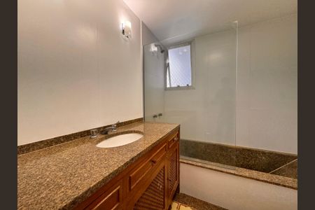 Apartamento para alugar com 260m², 4 quartos e 2 vagas Apartamento para alugar com 260m², 4 quartos e 2 vagasSuíte - Banheiro