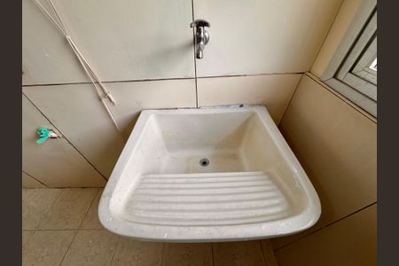 Apartamento para alugar com 260m², 4 quartos e 2 vagas Apartamento para alugar com 260m², 4 quartos e 2 vagasCozinha e Área de Serviço