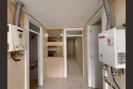 Apartamento para alugar com 260m², 4 quartos e 2 vagas Apartamento para alugar com 260m², 4 quartos e 2 vagasCozinha e Área de Serviço