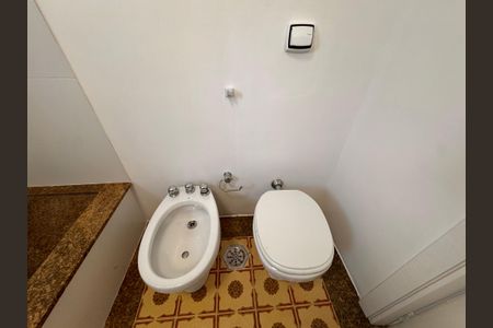 Apartamento para alugar com 260m², 4 quartos e 2 vagas Apartamento para alugar com 260m², 4 quartos e 2 vagasSuíte - Banheiro
