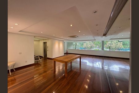 Apartamento para alugar com 260m², 4 quartos e 2 vagas Apartamento para alugar com 260m², 4 quartos e 2 vagasÁrea comum