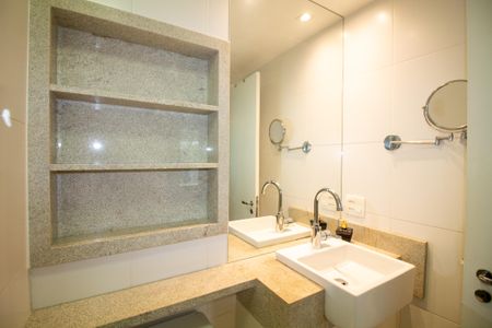 Banheiro de apartamento para alugar com 1 quarto, 42m² em Brooklin, São Paulo