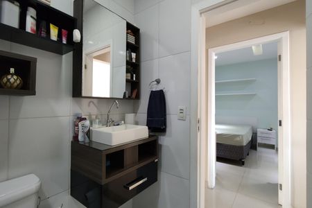 Casa de condomínio à venda com 290m², 4 quartos e 1 vaga Casa de condomínio à venda com 290m², 4 quartos e 1 vagaBanheiro Social