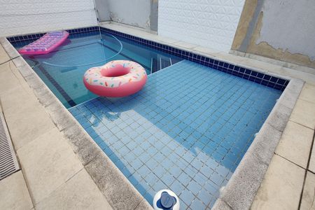 Casa de condomínio à venda com 290m², 4 quartos e 1 vaga Casa de condomínio à venda com 290m², 4 quartos e 1 vagaPiscina