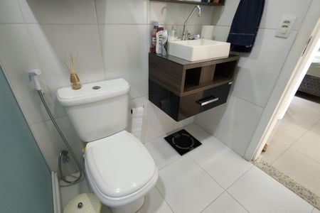Casa de condomínio à venda com 290m², 4 quartos e 1 vaga Casa de condomínio à venda com 290m², 4 quartos e 1 vagaBanheiro Social