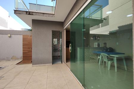 Casa de condomínio à venda com 290m², 4 quartos e 1 vaga Casa de condomínio à venda com 290m², 4 quartos e 1 vagaQuintal