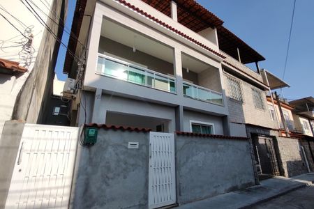 Casa de condomínio à venda com 290m², 4 quartos e 1 vaga Casa de condomínio à venda com 290m², 4 quartos e 1 vagaFachada