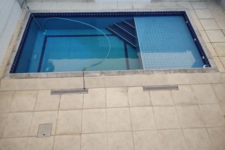 Casa de condomínio à venda com 290m², 4 quartos e 1 vaga Casa de condomínio à venda com 290m², 4 quartos e 1 vagaPiscina