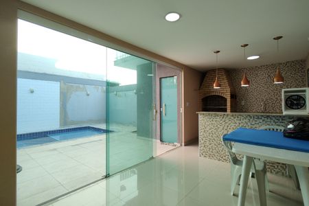 Casa de condomínio à venda com 290m², 4 quartos e 1 vaga Casa de condomínio à venda com 290m², 4 quartos e 1 vagaEspaço Gourmet