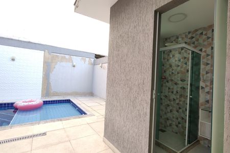Casa de condomínio à venda com 290m², 4 quartos e 1 vaga Casa de condomínio à venda com 290m², 4 quartos e 1 vagaBanheiro 2