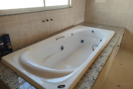 Casa de condomínio à venda com 290m², 4 quartos e 1 vaga Casa de condomínio à venda com 290m², 4 quartos e 1 vagaBanheiro da Suíte - Banheira
