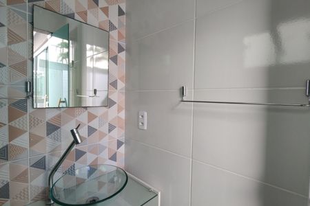 Casa de condomínio à venda com 290m², 4 quartos e 1 vaga Casa de condomínio à venda com 290m², 4 quartos e 1 vagaBanheiro 2