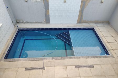 Casa de condomínio à venda com 290m², 4 quartos e 1 vaga Casa de condomínio à venda com 290m², 4 quartos e 1 vagaPiscina