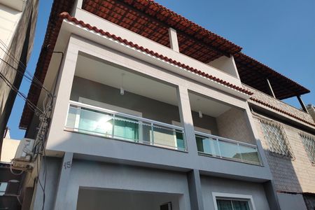 Casa de condomínio à venda com 290m², 4 quartos e 1 vaga Casa de condomínio à venda com 290m², 4 quartos e 1 vagaFachada