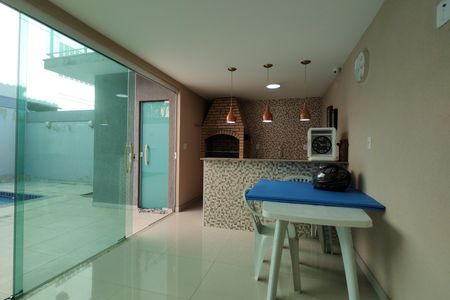 Casa de condomínio à venda com 290m², 4 quartos e 1 vaga Casa de condomínio à venda com 290m², 4 quartos e 1 vagaEspaço Gourmet