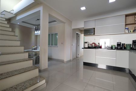 Casa de condomínio à venda com 290m², 4 quartos e 1 vaga Casa de condomínio à venda com 290m², 4 quartos e 1 vagaCozinha - Armários