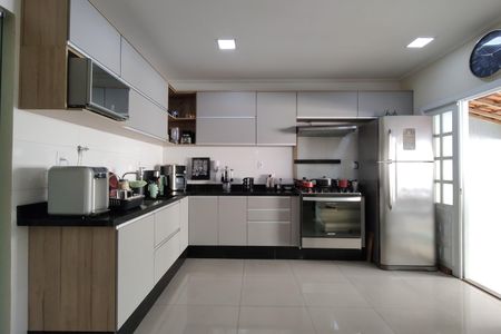 Casa de condomínio à venda com 290m², 4 quartos e 1 vaga Casa de condomínio à venda com 290m², 4 quartos e 1 vagaCozinha - Armários