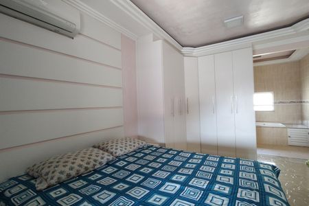 Casa de condomínio à venda com 290m², 4 quartos e 1 vaga Casa de condomínio à venda com 290m², 4 quartos e 1 vagaQuarto 3 - Suíte