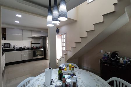 Casa de condomínio à venda com 290m², 4 quartos e 1 vaga Casa de condomínio à venda com 290m², 4 quartos e 1 vagaCozinha