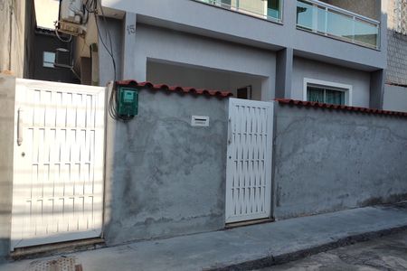 Casa de condomínio à venda com 290m², 4 quartos e 1 vaga Casa de condomínio à venda com 290m², 4 quartos e 1 vagaFachada