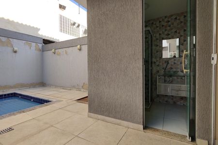 Casa de condomínio à venda com 290m², 4 quartos e 1 vaga Casa de condomínio à venda com 290m², 4 quartos e 1 vagaBanheiro 2