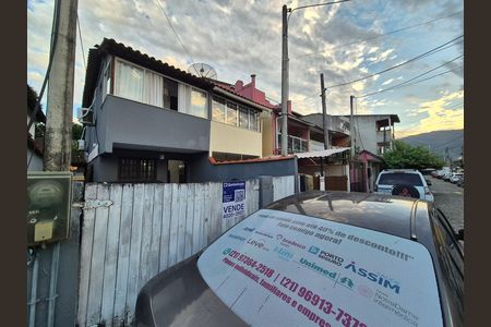 Casa de condomínio à venda com 107m², 2 quartos e 1 vaga