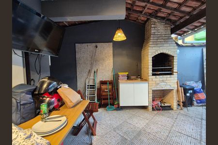 Casa de condomínio à venda com 107m², 2 quartos e 1 vaga