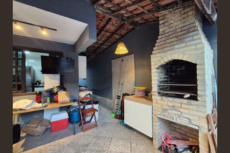 Casa de condomínio à venda com 107m², 2 quartos e 1 vaga