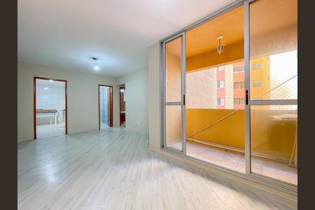 Sala de apartamento à venda com 2 quartos, 65m² em Jaguaribe, Osasco