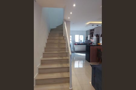 Casa de condomínio à venda com 125m², 3 quartos e 2 vagas Casa de condomínio à venda com 125m², 3 quartos e 2 vagasEscada